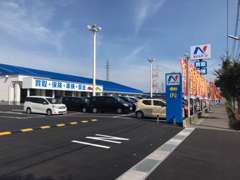 新潟県2店舗目になる大型店です！販売・買取・整備・車検・保険などクルマに関わること全てお任せください！