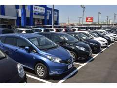 地域最大級の展示車！当店ではバレーサービスにてお車をご覧いただけます。