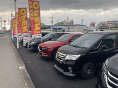 軽からミニバンまで幅広く展示しております。