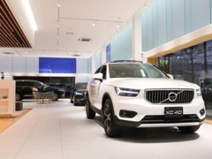 ショールームに新車、屋外展示場に上質な認定中古車をご用意！
