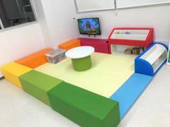 キッズスペースも完備！小さなお子様連れでも、ゆっくりとお車をご検討いただけます。