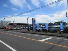 宮崎都城店展示場　全メーカー取扱い！提携オークション会場50ヶ所以上より、あなたのお探しのお車を見つけます！