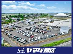展示場には人気のSUV、軽自動車、ミニバン、乗用車から商用車まで常時200台前後厳選在庫を展示しております！
