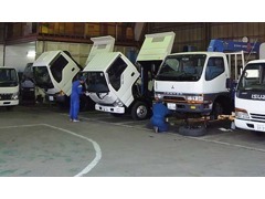 ☆九州運輸局長認証工場です☆整備士も10名常駐しています☆
