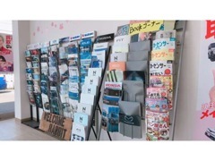 雑誌・新車カタログもご用意しておりますので査定でお待ちの間にご利用ください♪