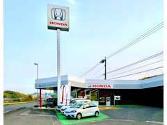 津田東インターから東へ約700m。高品質のホンダ車を多数展示