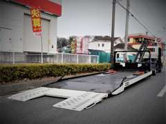 積載車もございます。ローダウンのお車にも対応。大切なお車のお引き取り・ご納車もお任せください。