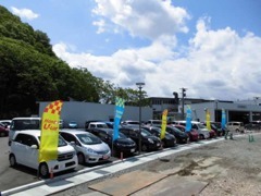 中古車専用展示場です。常時25～30台のコンディションのいい中古車を展示しております。