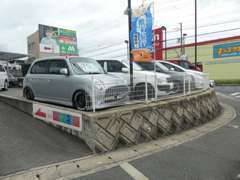 駐車スペースございます。お気軽にお越しくださいませ。