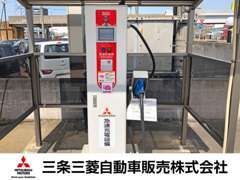 電気自動車用の急速充電ステーションも設置しております。未来の電気自動車への普及にも対応しております♪