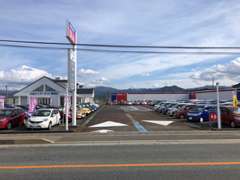 国道13号線沿いの日産Ucarsの看板が目印です！