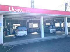 サービス工場を併設してます。おクルマのメンテナンスもお任せください。プロの日産整備士がしっかりメンテナンスいたします。