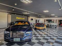 店内の展示車両はRolls-RoyceをはじめLamborghiniやGT-Rなど高級車やスポーツカーなども展示販売しております。