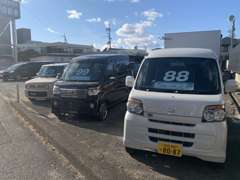 人気の軽自動車からトラックまで、幅広く扱ってます！