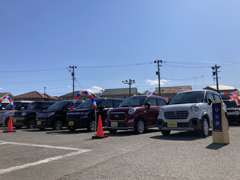 全てのお車に1年間のオイル交換サービスが 付いてきます。オイル交換の際は事前に担当スタッフまで ご連絡下さい。