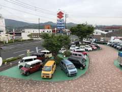 お客様駐車場完備！スタッフがご案内します！