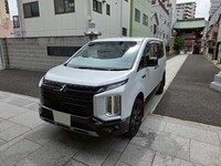 三菱 デリカD:5 シャモニー(電動サイドステップ装着車)_8人乗り_4WD(AT_2.3)