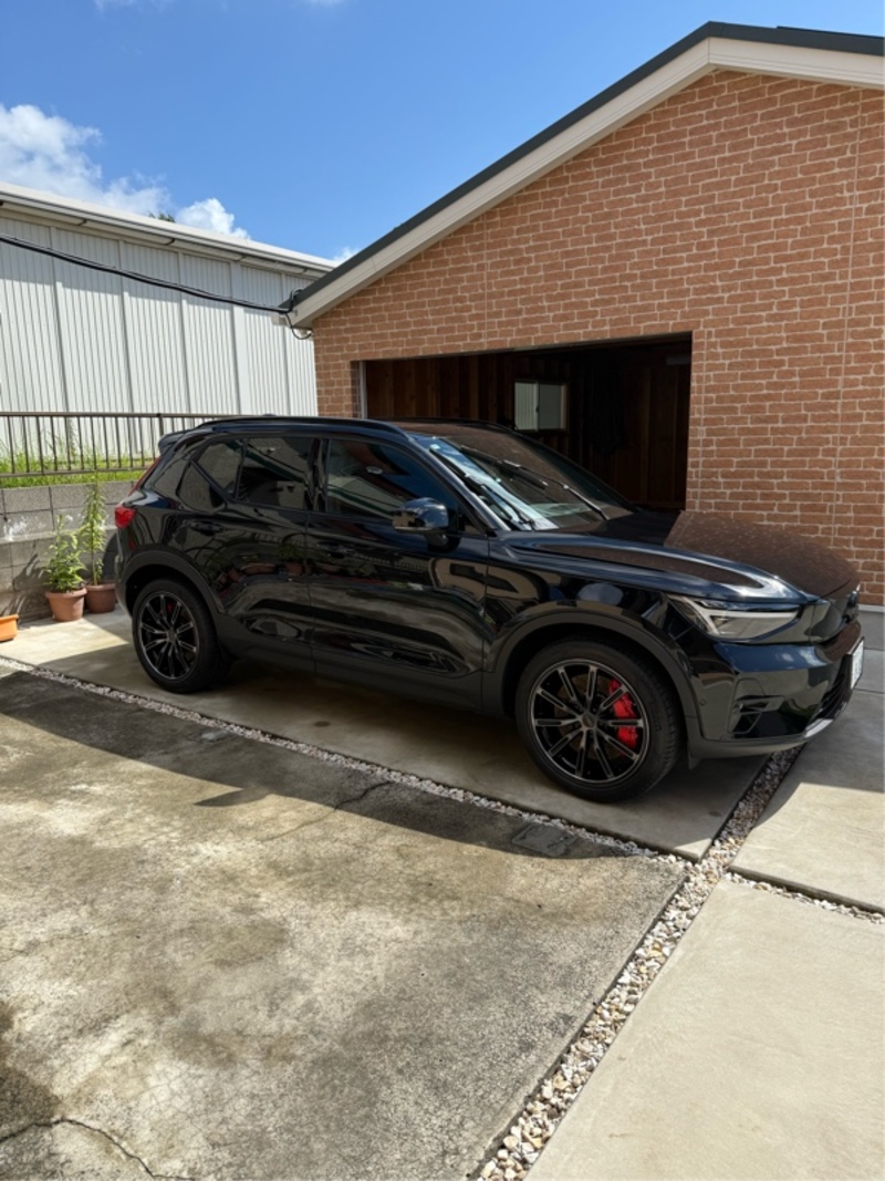 ボルボ EX40 ウルトラ シングルモーター ブラックエディション_RHD
