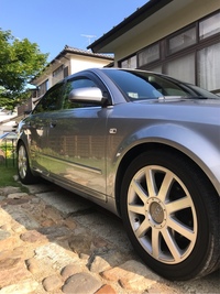 アウディ A4 （セダン）