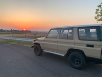 トヨタ ランドクルーザー70 STD_4WD(MT_3.5ディーゼル)