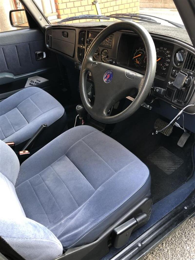 サーブ 900 セダン