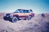 トヨタ ハイラックスサーフ SR_4WD(3ドア_MT_2.4ディーゼル)