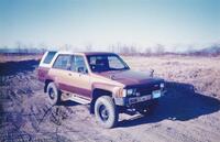 トヨタ ハイラックスサーフ SR_4WD(3ドア_MT_2.4ディーゼル)
