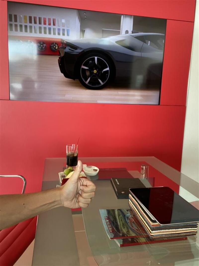 フェラーリ SF90ストラダーレ