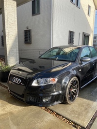 アウディ RS4 （セダン）