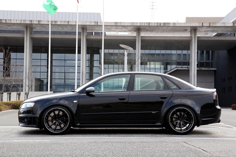 アウディ RS4 （セダン）
