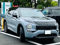 三菱 アウトランダーPHEV P エグゼクティブパッケージ_7人乗り_4WD(2.4)