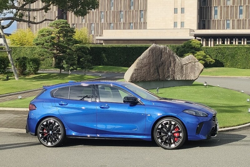 BMW 1シリーズ ハッチバック M135i xドライブ_RHD_4WD(AT_2.0)