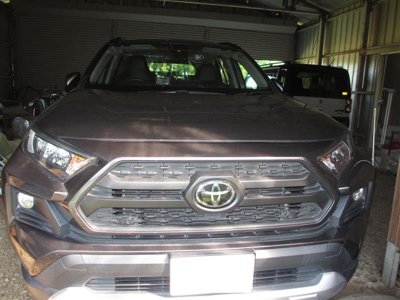 トヨタ RAV4 アドベンチャー_4WD(CVT_2.0)