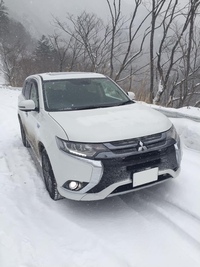 三菱 アウトランダーPHEV G プレミアムパッケージ_4WD(2.0)
