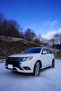 三菱 アウトランダーPHEV G プレミアムパッケージ_4WD(2.0)