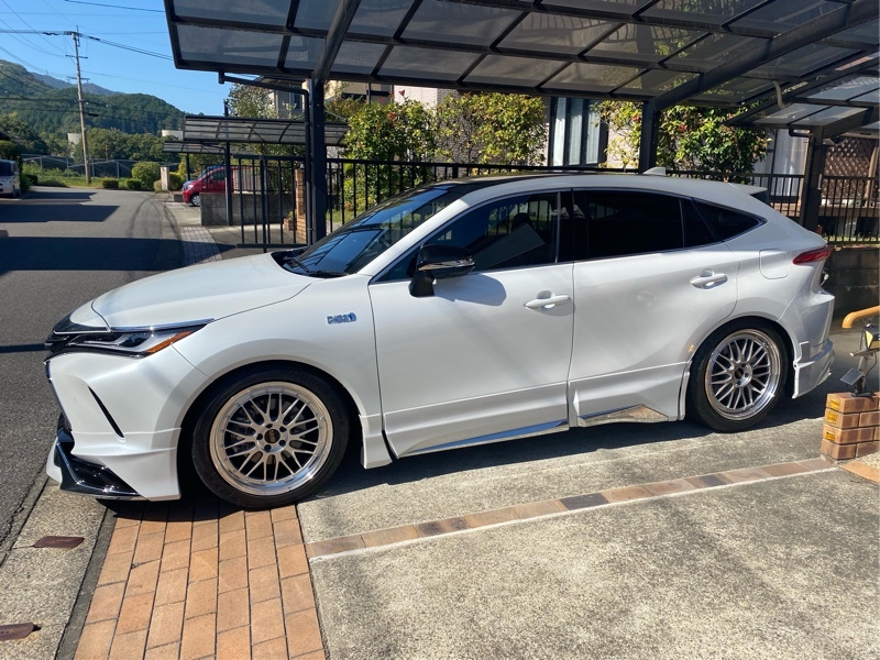 トヨタ ハリアーハイブリッド Z_E-Four(CVT_2.5_プラグインハイブリッド)