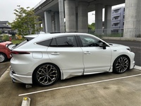 トヨタ ハリアーハイブリッド Z_E-Four(CVT_2.5_プラグインハイブリッド)