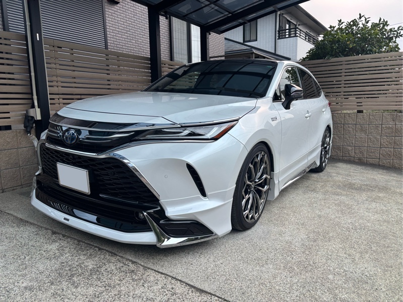 トヨタ ハリアーハイブリッド Z_E-Four(CVT_2.5_プラグインハイブリッド)