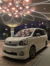 トヨタ ヴォクシー ZS_8人乗り(CVT_2.0)