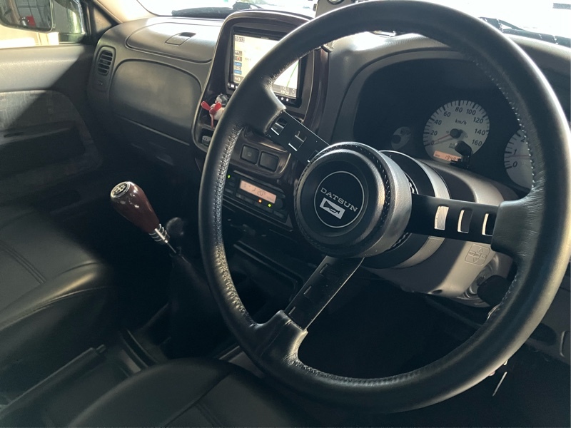 日産 ダットサンピックアップ ダブルキャブ_AX_LIMITED_4WD(MT_2.4)