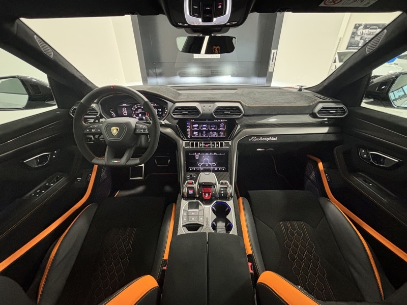 ランボルギーニ ウルス S_RHD_4WD（AT_4.0）