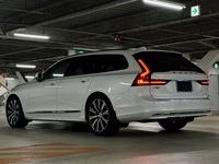 ボルボ V90 アルティメット B5_RHD(DCT_2.0)