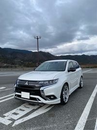 三菱 アウトランダーPHEV G_4WD(2.4)