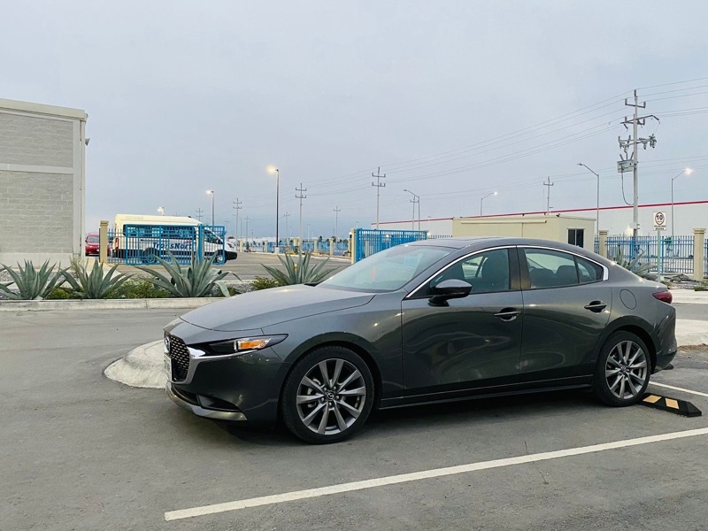 マツダ MAZDA3 セダン