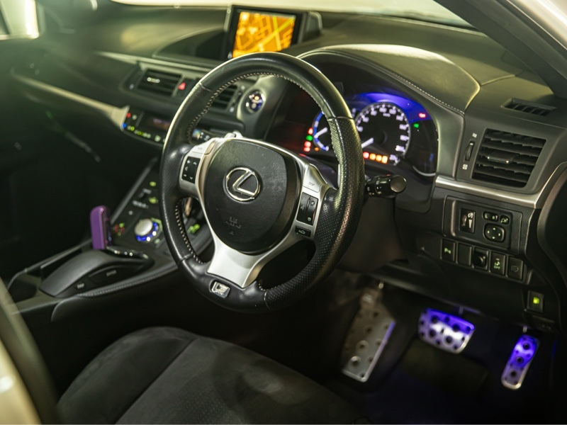 レクサス CT CT200h F スポーツ（1.8)