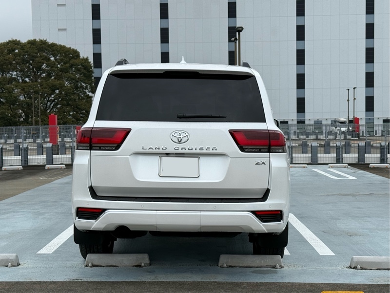 トヨタ ランドクルーザー300 ZX_7人乗り_4WD (AT_3.5_ガソリン)