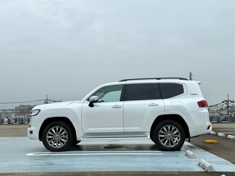 トヨタ ランドクルーザー300 ZX_7人乗り_4WD (AT_3.5_ガソリン)