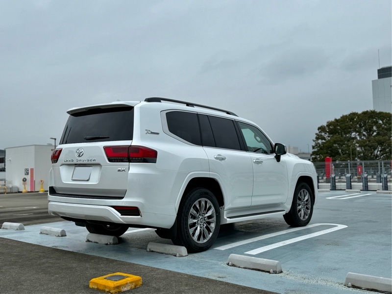 トヨタ ランドクルーザー300 ZX_7人乗り_4WD (AT_3.5_ガソリン)