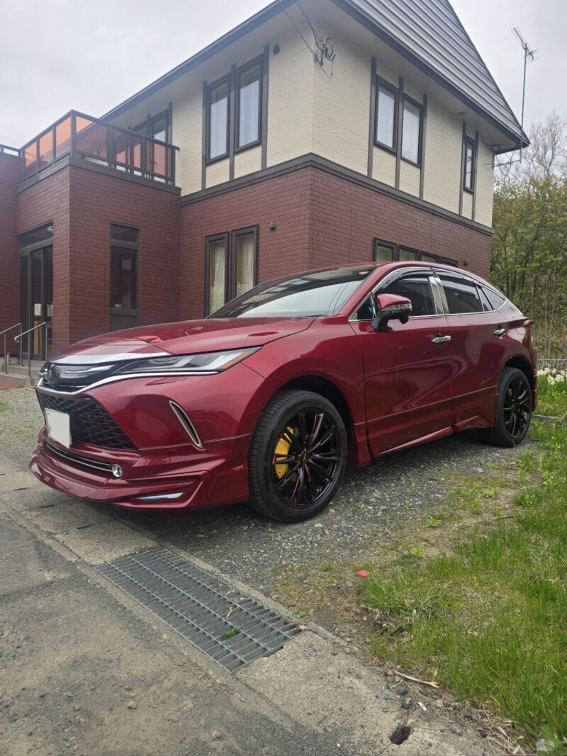 トヨタ ハリアーハイブリッド Z“レザーパッケージ_E-Four(CVT_2.5_ハイブリッド)