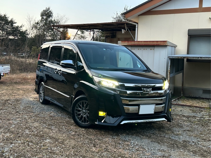 トヨタ ノア Si“W×B III”_7人乗り(CVT_2.0)